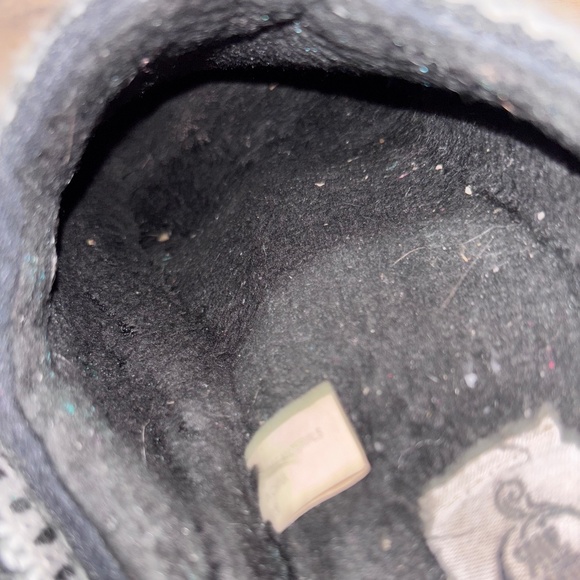 Black fuzzy slippers women’s size 8 - Picture 5 of 6